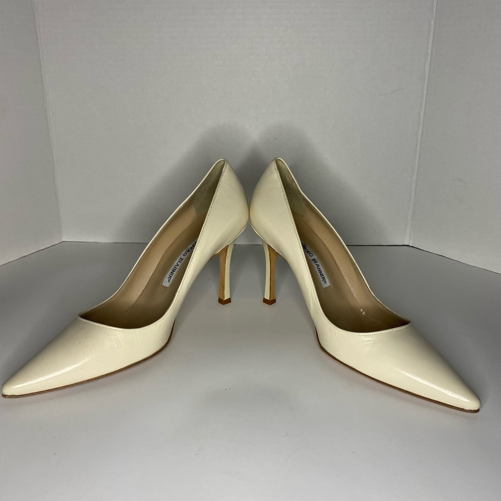 Cream Manolo Blahnik Pump. Size 40. Gently worn for a few photoshoots.